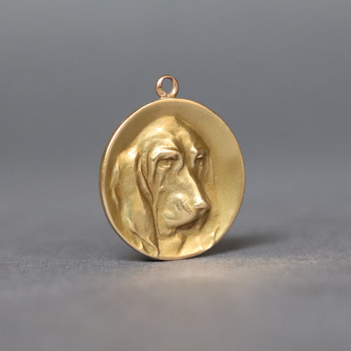 Antique art nouveau era French pendant with basset hound dog in relief. Circular circle disc pendant in 18ct yellow gold.