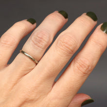 Load image into Gallery viewer, Antique Edwardian era 18ct white gold wedding band ring with orange blossom motif. Thin profile. Stacking band.
