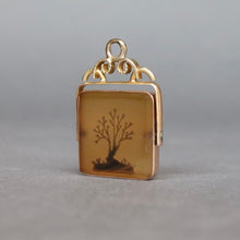Load image into Gallery viewer, Vintage mid-century dendritic agate spinner pendant in vermeil
