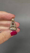 Load and play video in Gallery viewer, Antique Georgian era seal fob with intaglio depicting a rebus of a bee meaning Be Constant. Silver gilt vermeille with white agate.
